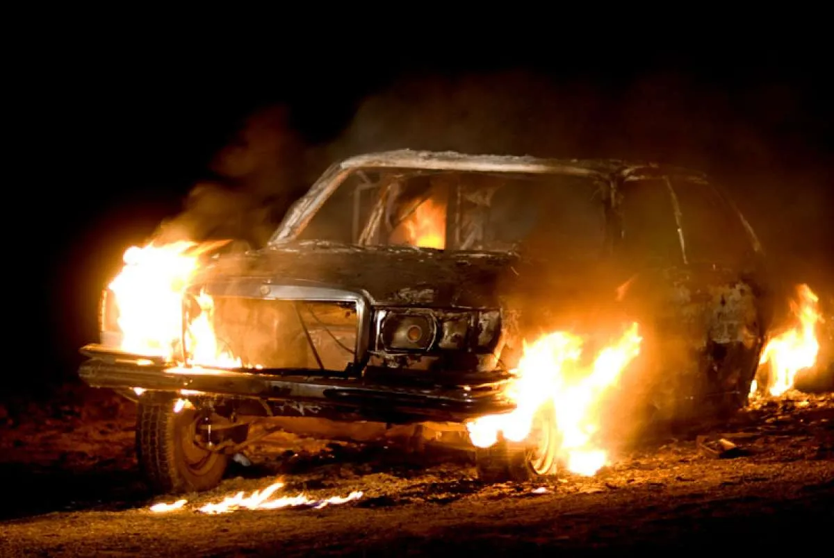 Belajar dari kejadian mobil mewah terbakar, begini tips dan cara untuk mencegahnya