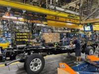 Ford Catat Kerugian US$ 19,5 Miliar, Alih Fokus ke Mobil Bensin & Hybrid