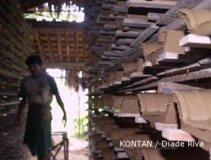 Sentra genteng Tulungagung: Mencetak tanah menjadi duit (1)