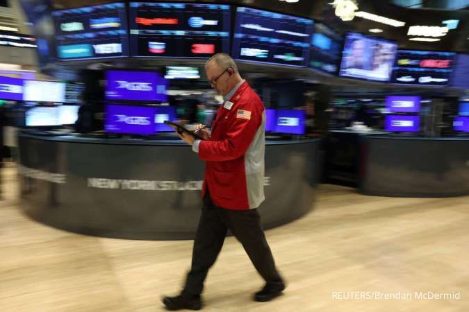 Wall Street Anjlok Imbas Pasar Kerja AS yang Melemah dan Kenaikan Harga Minyak