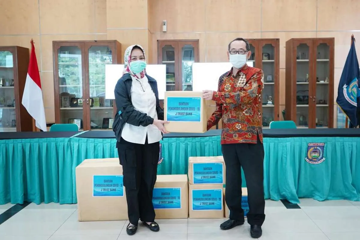 Bank J Trust beri bantuan perlengkapan medis ke Pemkot Tangsel