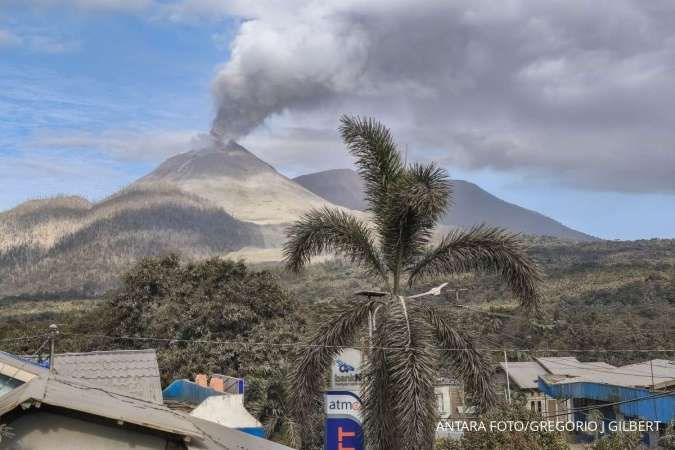 Gunung Lewotobi Laki-laki Kembali Erupsi, Tinggi Kolom Abu 3 Kilometer