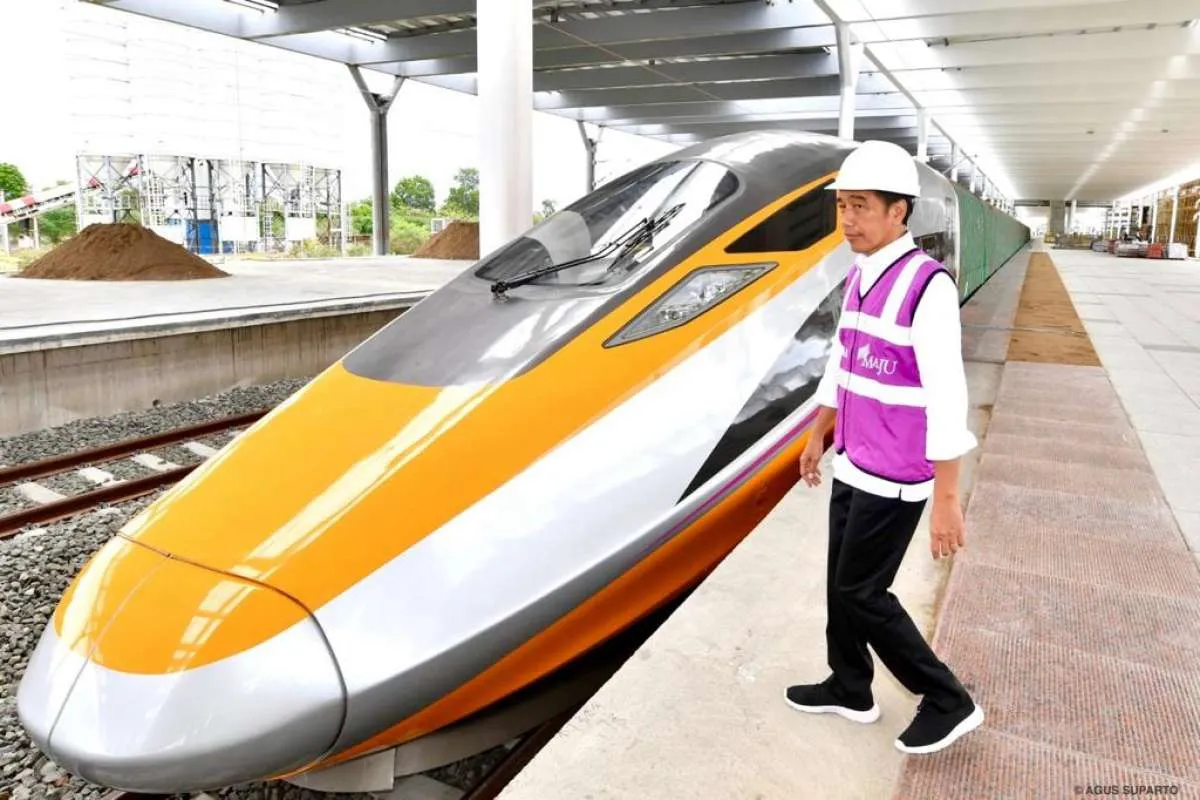 Progres 88,8%, Jokowi: Peluncuran Kereta Cepat Jakarta-Bandung Juni 2023