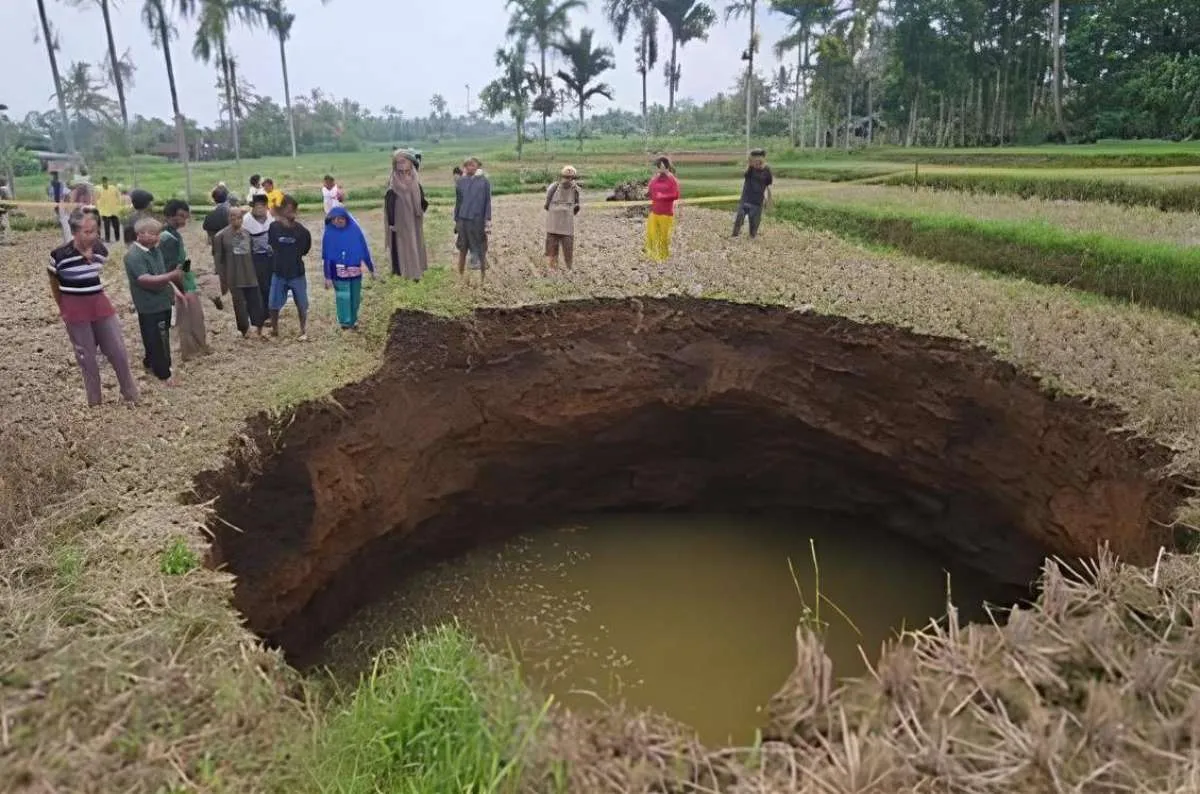 Fenomena Sinkhole di Situjuah Batua: Apa Itu dan Mengapa Berbahaya?