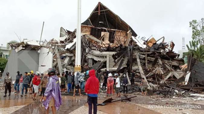Gempa Majene: Kantor Gubernur Sulbar ambruk, hotel rusak parah 