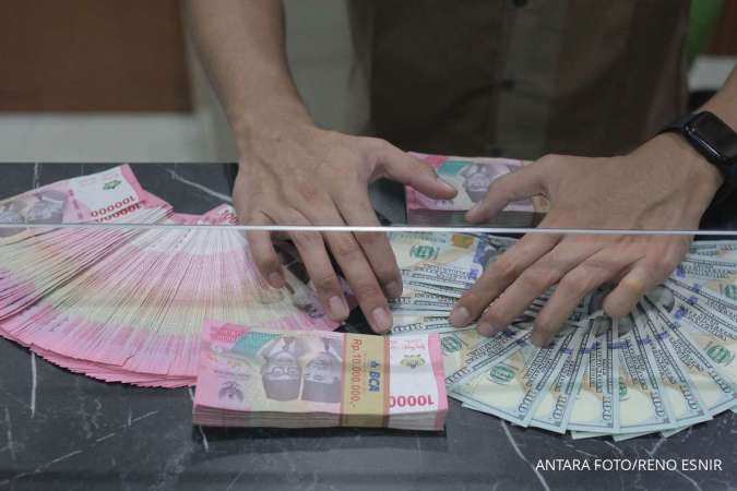Ambles, Rupiah Spot Tembus ke Rp 16.377 Per Dolar AS di Tengah Hari Ini (14/6)