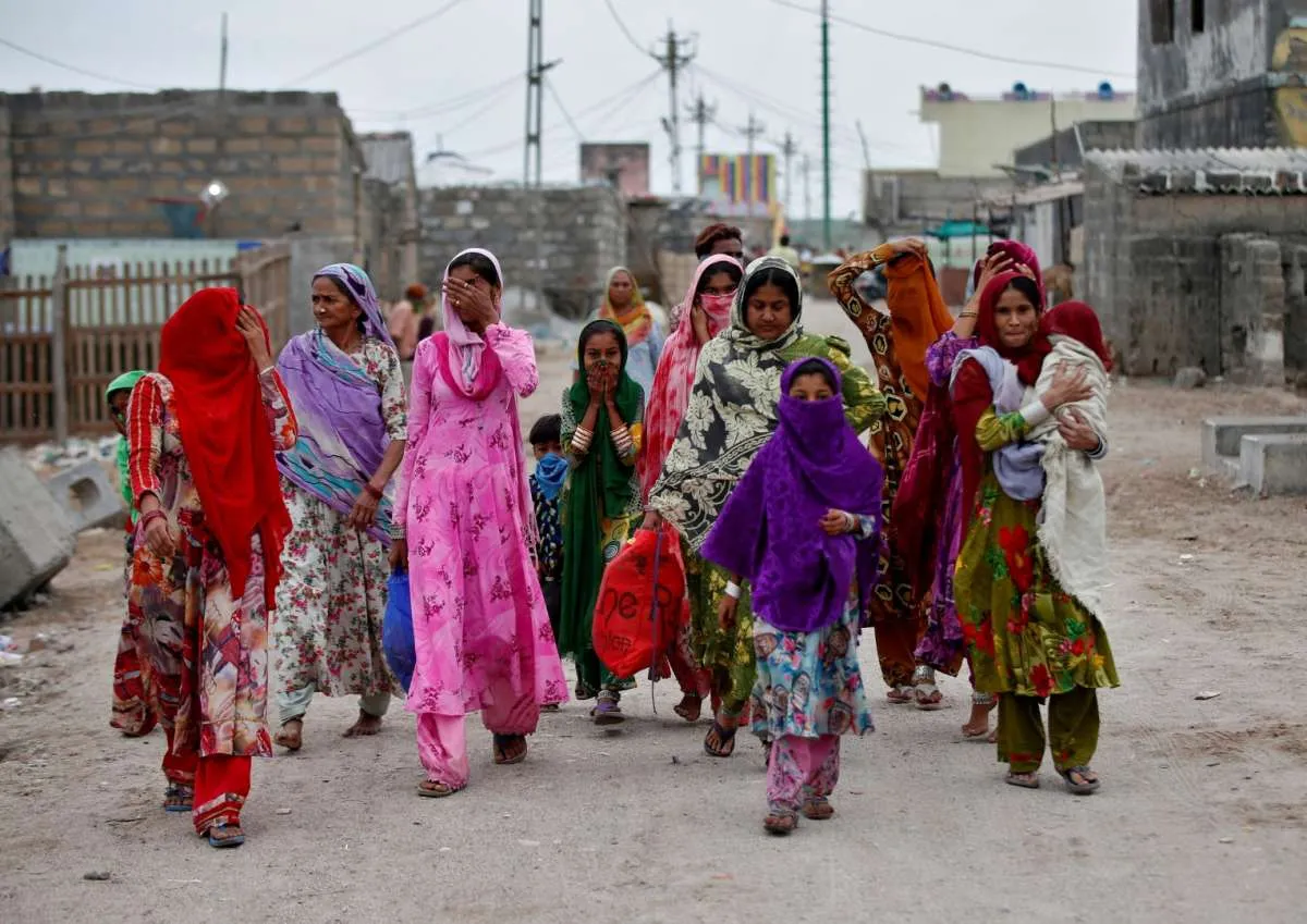 Kasus COVID-19 di India tembus 25 juta, badai di Gujarat memperumit krisis