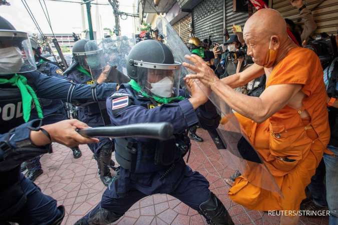 KTT APEC di Thailand Diwarnai Aksi Unjuk Rasa