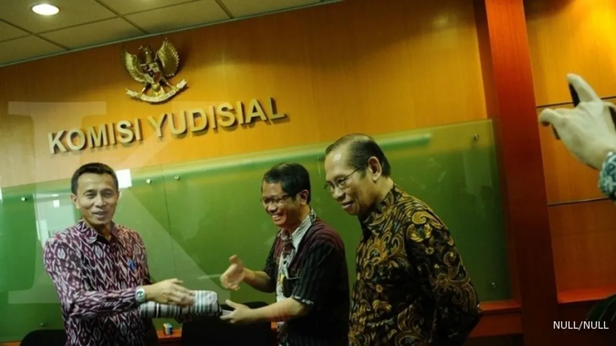 Indar Atmanto adukan lima hakim tipikor ke KY