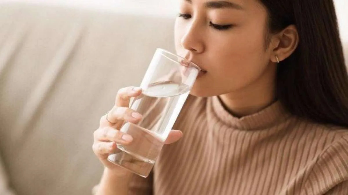 5 Manfaat Minum Air Hangat Sebelum Tidur, Bisa Merontokkan Lemak 