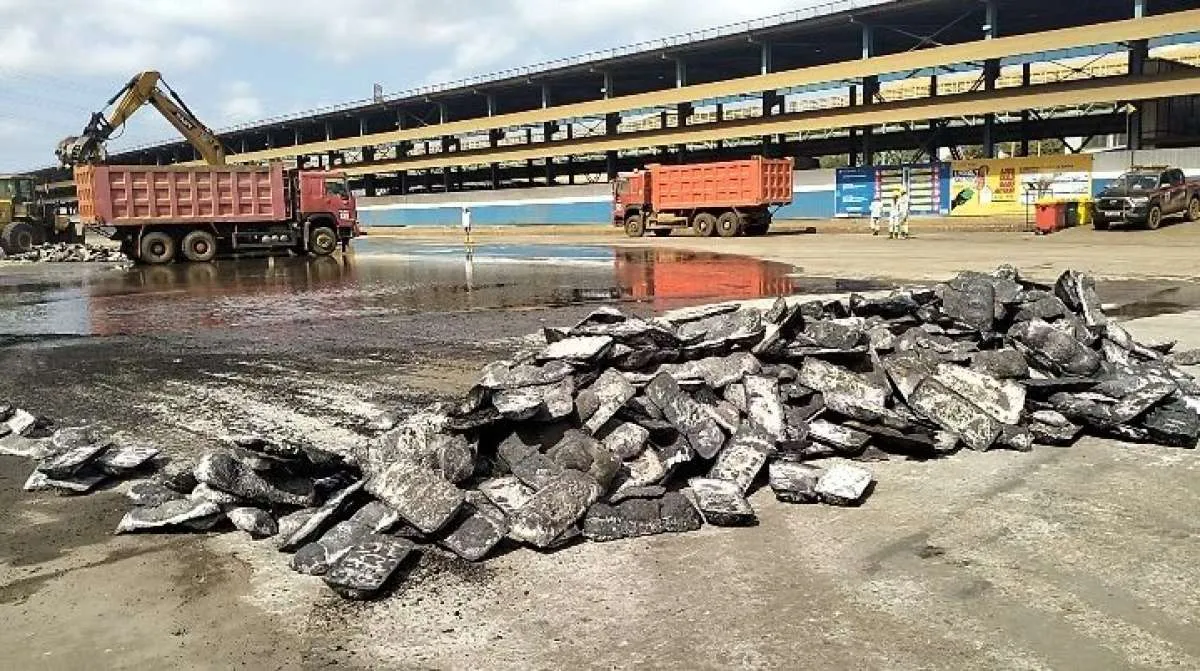Di Balik Gundukan Tanah Merah, Ada Mesin Ekonomi Pulau Obi