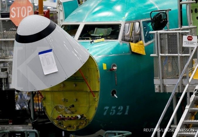 Produksi 737 dipangkas, harga saham Boeing dan produsen komponennya ikut jatuh