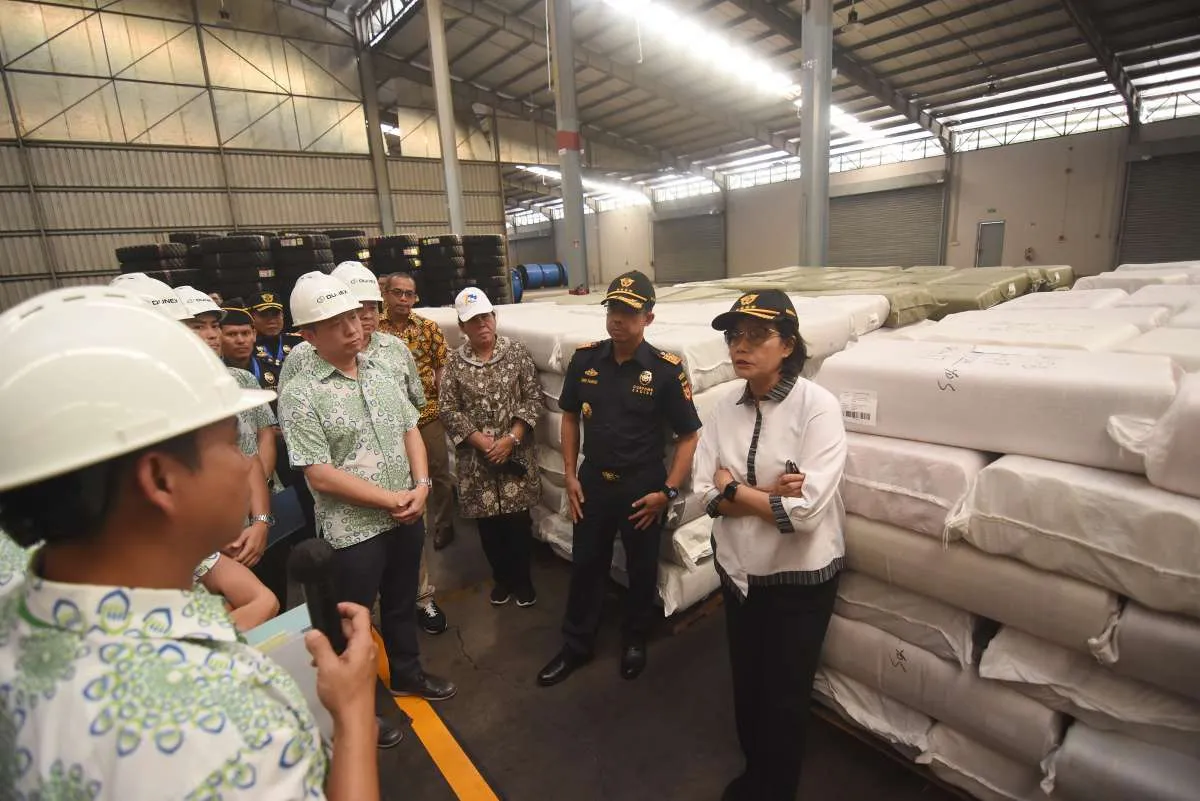 Dapat kabar tak sedap, Sri Mulyani inspeksi mendadak pusat logistik berikat tekstil