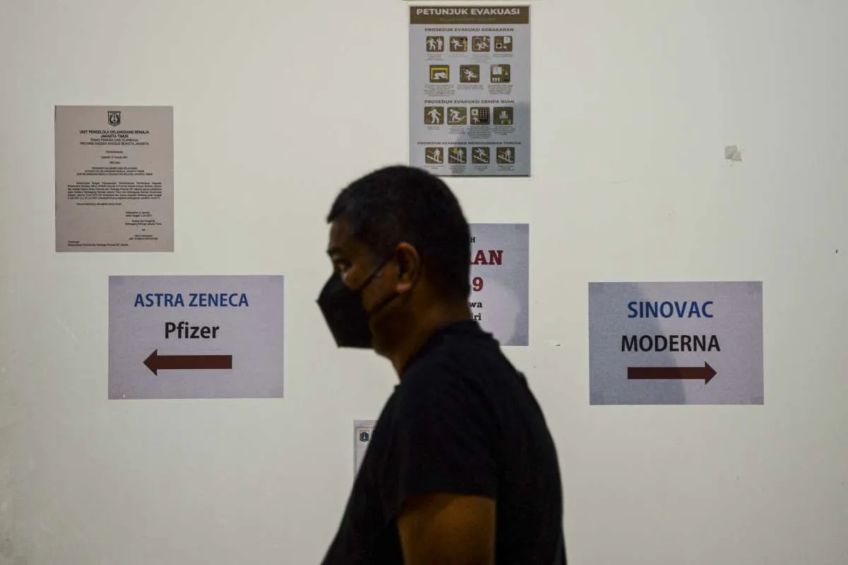 Vaksinasi dosis pertama mencapai 60% dari target pemerintah