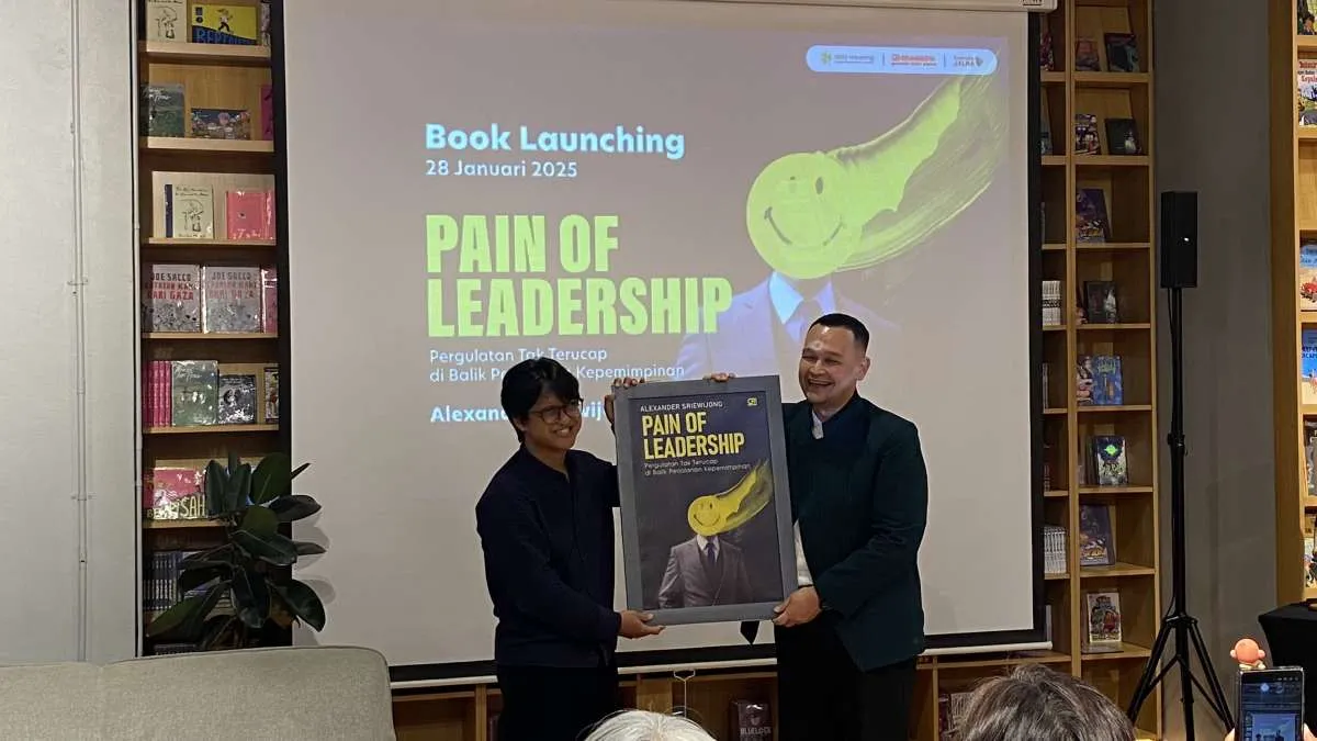 Founder Daily Meaning Alexander Bedah Kepemimpinan lewat Buku Pain of Leadership