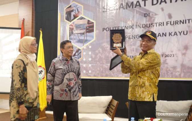 Cetak SDM Industri Furnitur, Menko PMK Apresiasi Politeknik Kemenperin di Kendal