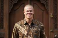 Contoh Prompt Gemini AI untuk Edit Foto Baju Batik di Peringatan Hari Batik Nasional