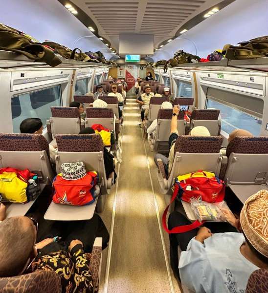 Antara Dua Kota Suci: Terbang di Darat Naik Kereta Cepat Mekkah-Madinah