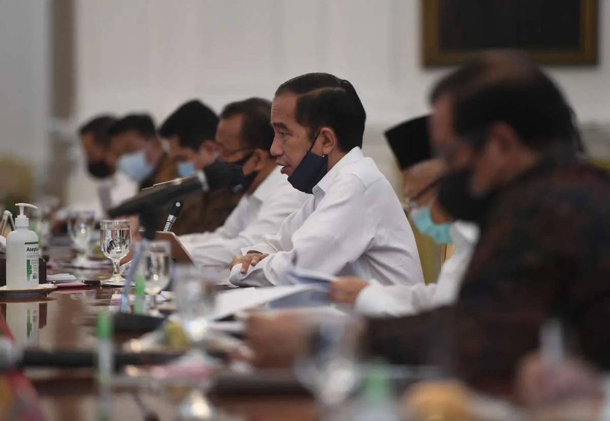 Jokowi ke kepala daerah: Segera cairkan dana kesehatan, bansos dan stimulus ekonomi