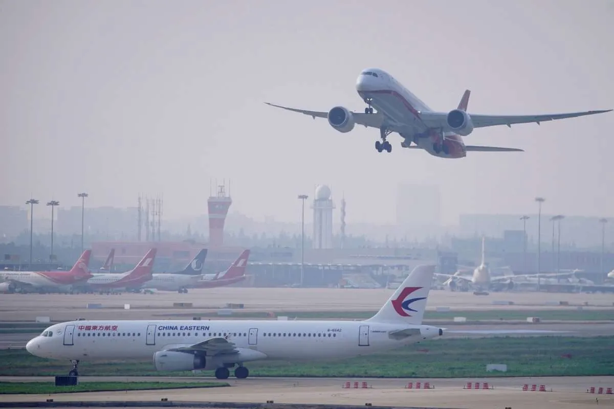 Jadi Pesaing Airbus & Boeing, Pesawat Buatan China Sukses Terbang Komersial Perdana
