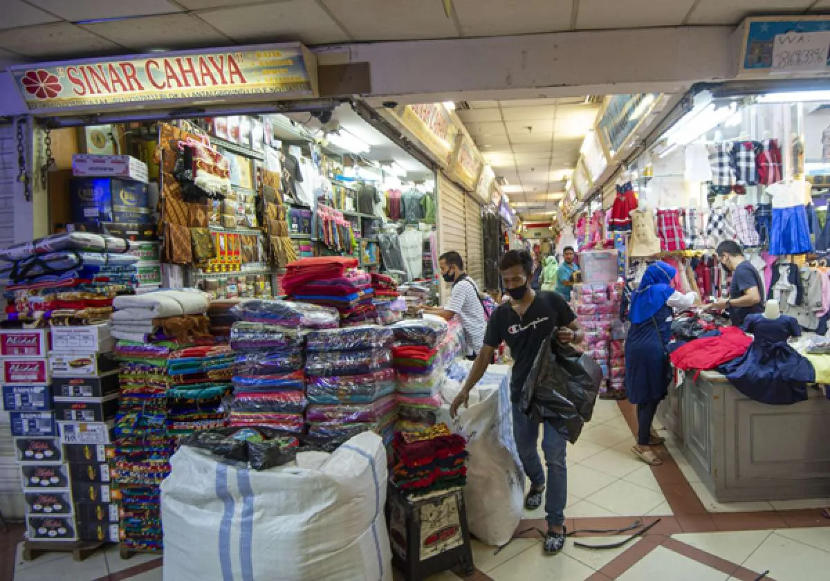 Mulai hari ini, jangan minta kantong plastik saat belanja, kenapa?