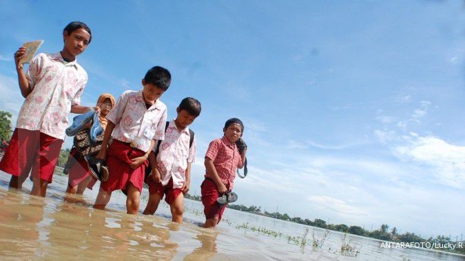 Banjir dan longsor mengancam hingga April 2013