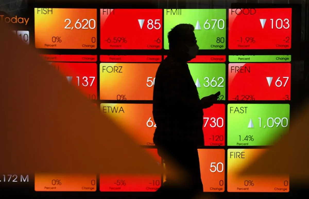 IHSG anjlok, saham-saham ini banyak diobral asing di sesi I, Senin (25/1)
