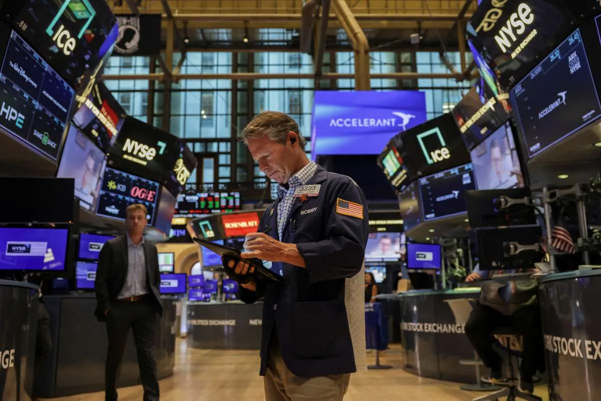 Wall Street: Nasdaq, S&P 500 Naik Disokong Saham Alphabet dan Ekspektasi Suku Bunga