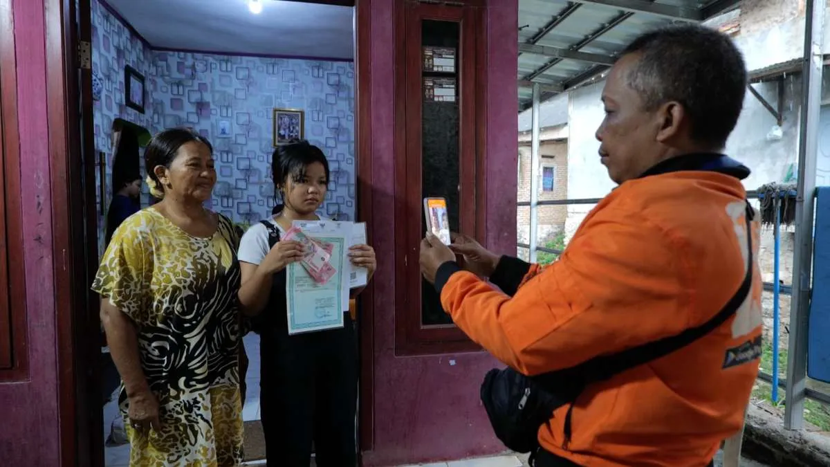 Kemensos Salurkan Bansos Atensi Yapi Lewat Pos Indonesia Secara Door to Door