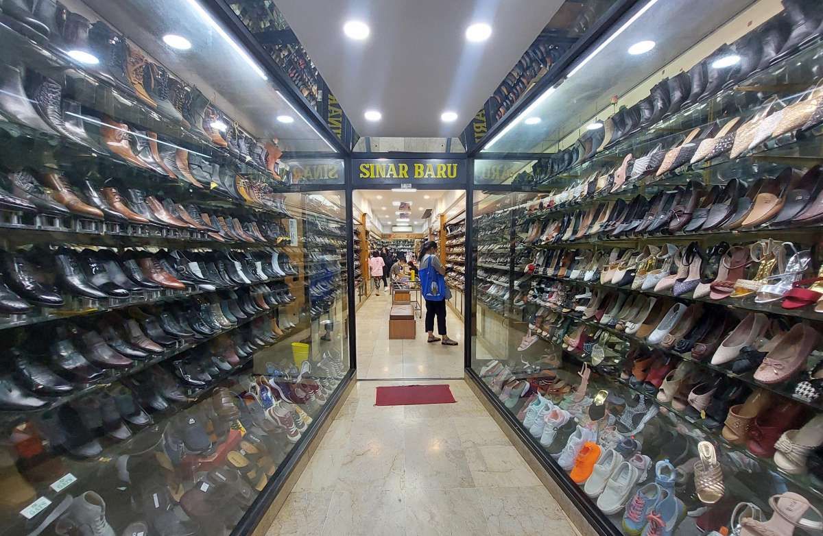 Konsumen Berhemat, Penjualan Ritel Tertahan 