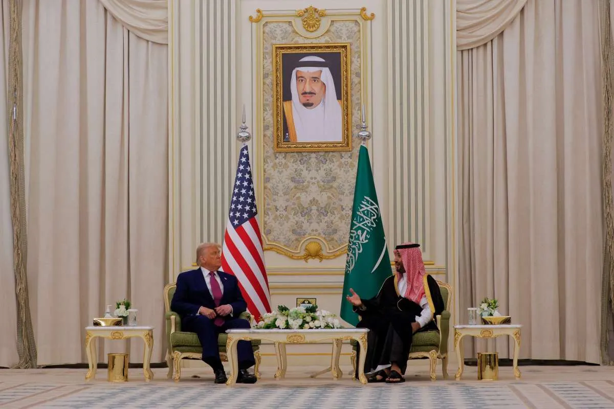Trump Cabut Sanksi Suriah dan Raih Investasi Raksasa dari Arab Saudi