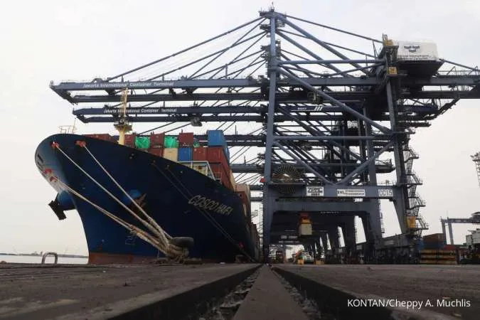 Indonesia Exports Surge Ahead of Tariff Talk Deadline, Inflation Subdued