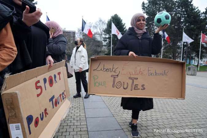 Prancis akan Melarang Siswi Muslim Gunakan Abaya di Sekolah