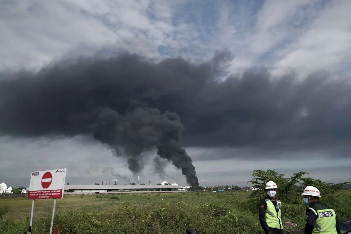 Pertamina masih berupaya padamkan satu titik api di Kilang Cilacap