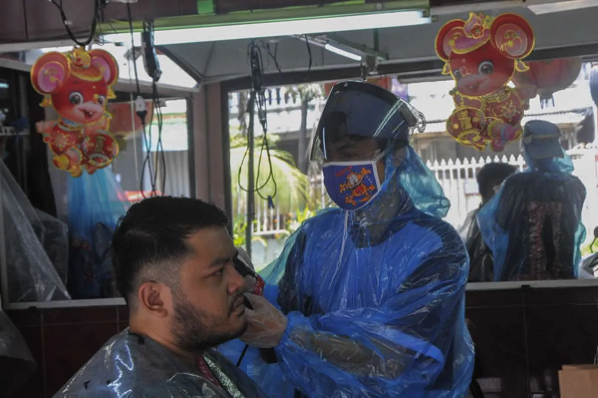 PSBB Transisi Jakarta: Tukang cukur diizinkan beroperasi, spa dan karaoke belum boleh