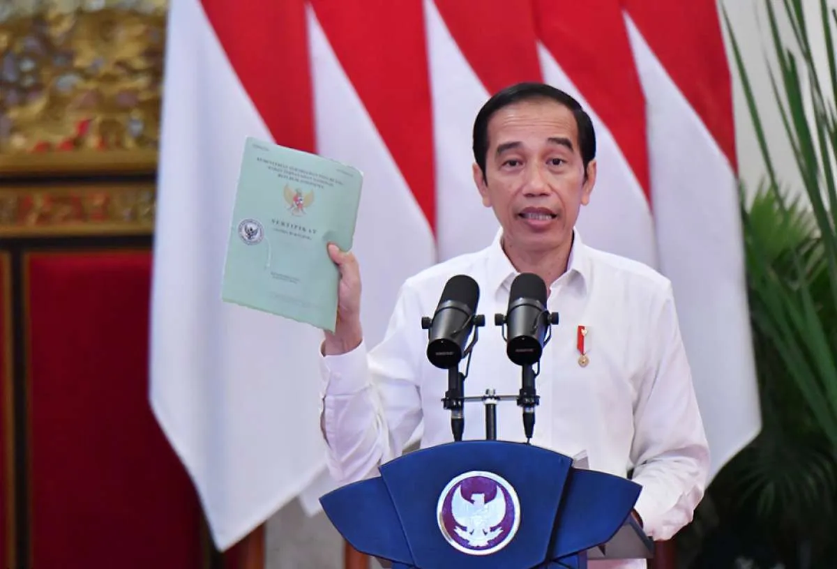 Awal tahun 2021, Presiden Jokowi serahkan lebih dari 500.000 sertifikat tanah