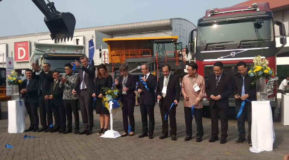 Sektor tambangan lesu, penjualan truk dan alat berat Volvo ikut tergerus 