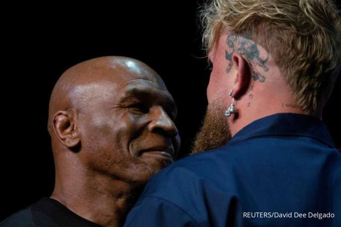 Jake Paul Kalahkan Mike Tyson dalam Duel Tinju Antargenerasi di Texas