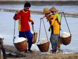 Impor garam berhamburan, harga garam lokal anjlok 44%