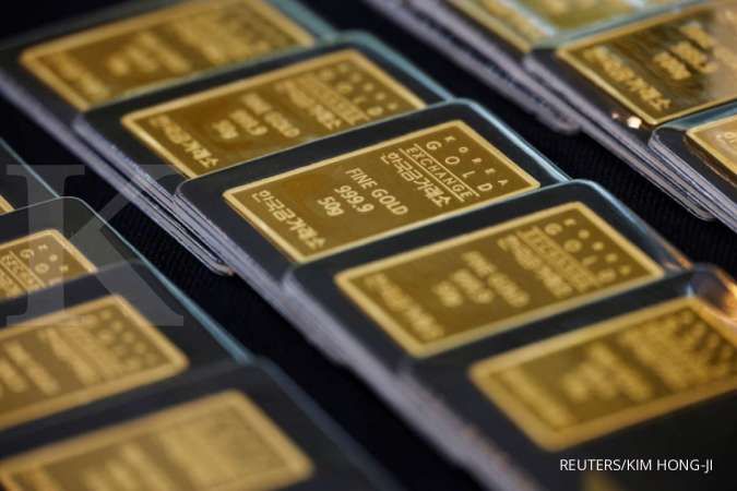 Jelang tengah siang, harga emas spot berada di US$ 1.951,76 per ons troi