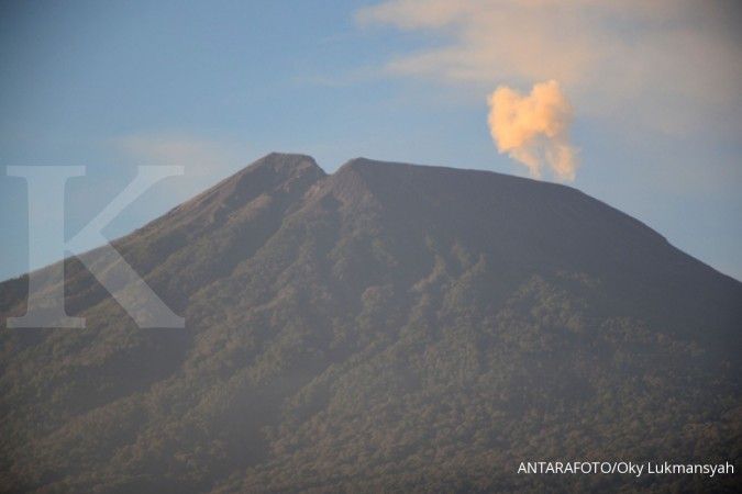 Gunung Slamet adalah salah satu gunung tertinggi di Jawa.