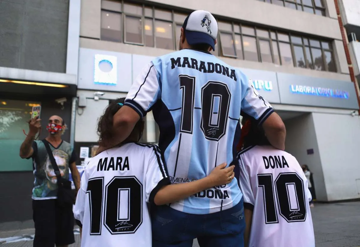 Diego Maradona meninggal terkena serangan jantung!