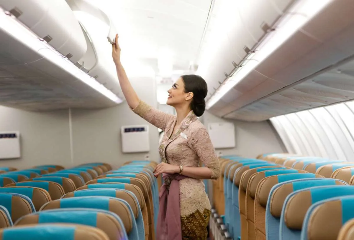 Dirut Garuda Indonesia (GIAA) jamin awak kabin tetap gunakan APD di pesawat