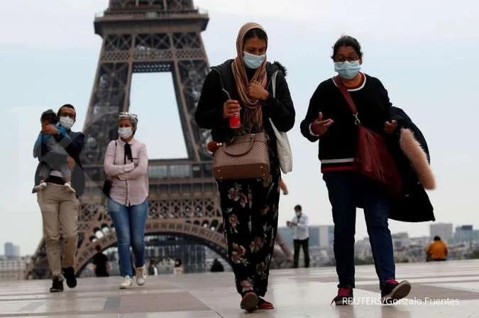 Police exempt cyclists from wearing face masks in Paris