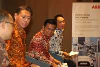 PLN Gandeng ABB Sakti Industri Perkuat Jaringan Pengisian Daya Kendaraan Listrik