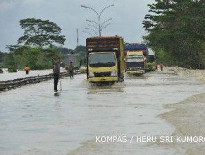Jalan tol banjir, pengusaha merugi miliaran rupiah
