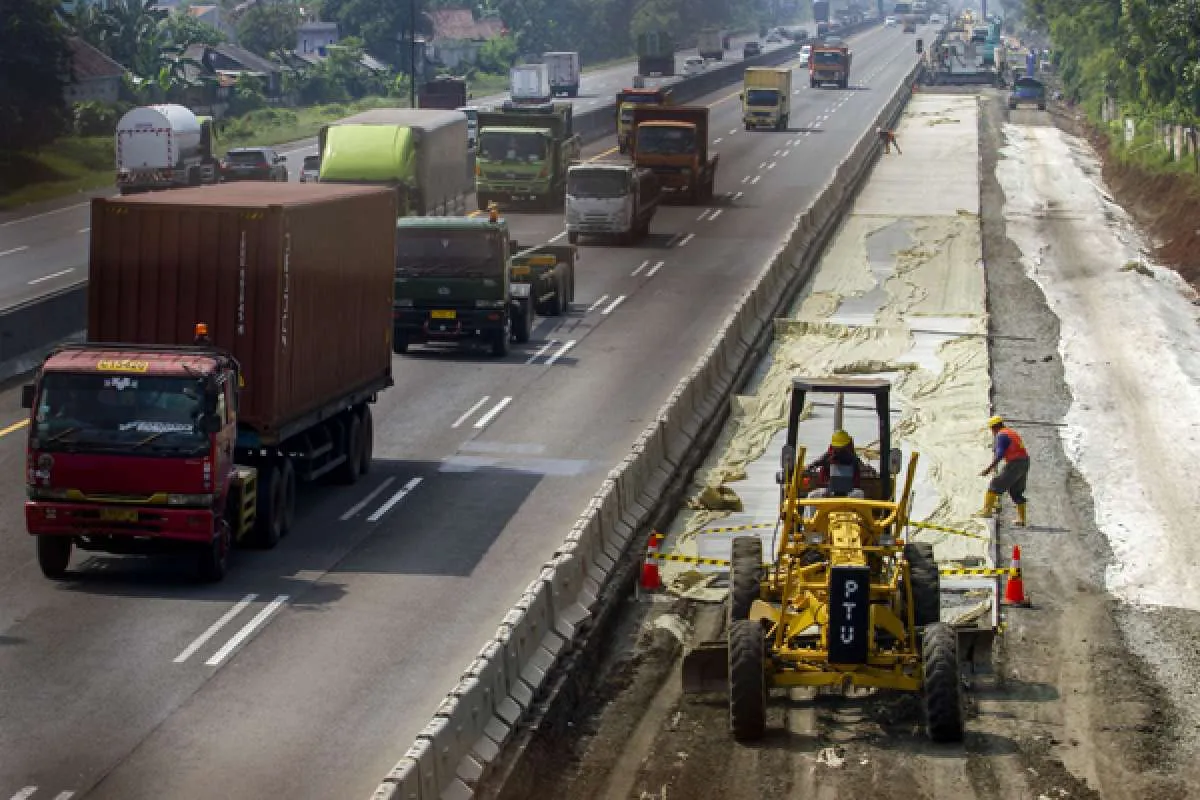 Menhub Cek Simulasi Penerapan Rekayasa Lalu Lintas di Jalan Tol Cikampek