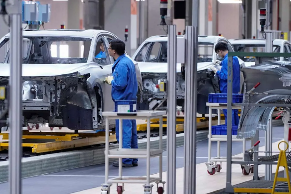 Harga bahan baku naik, aktivitas pabrik China tumbuh melambat pada Juli 2021