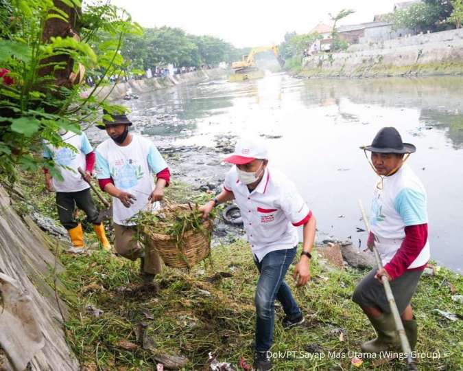 Gandeng Pemkot Surabaya, Yayasan Wings Peduli Gelar Aksi Bersih Sungai Surabaya