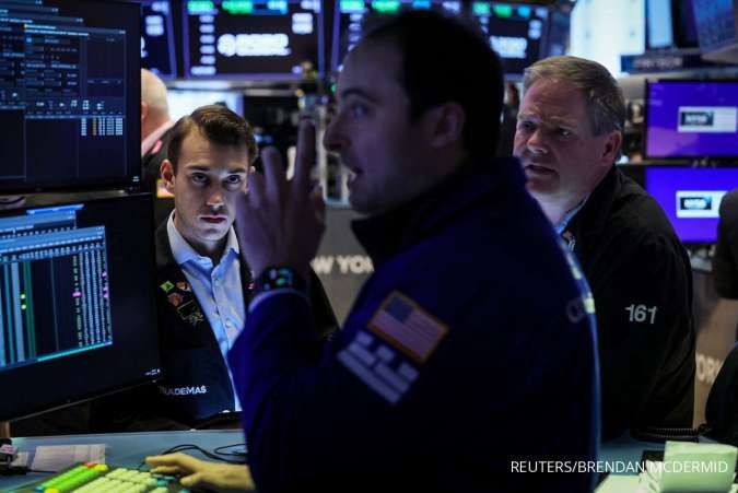 Wall Street Kehilangan Tenaga pada Jumat (17/11), Dibayangi Komentar Pejabat The Fed